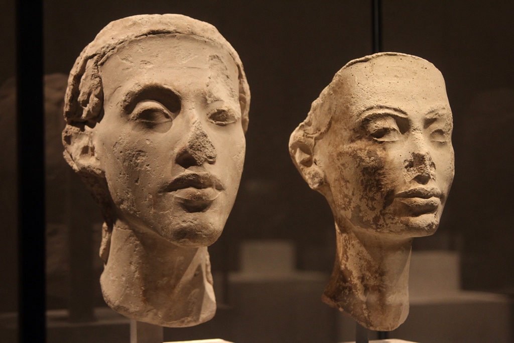 Royal Couple Nefertiti and Akhenaten